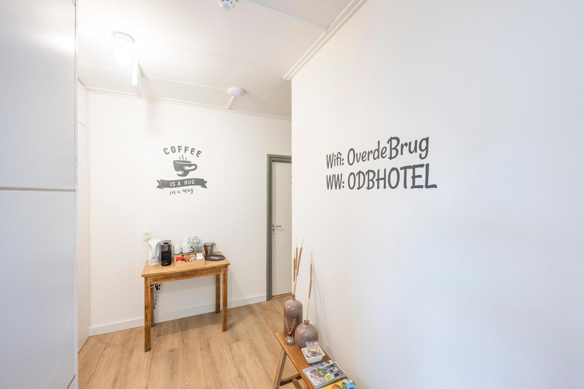 Hotel Over De Brug Haastrecht Exterior photo